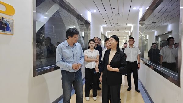 河南證監(jiān)局黨委書記、局長李鋼一行蒞臨公司調(diào)研指導(dǎo)